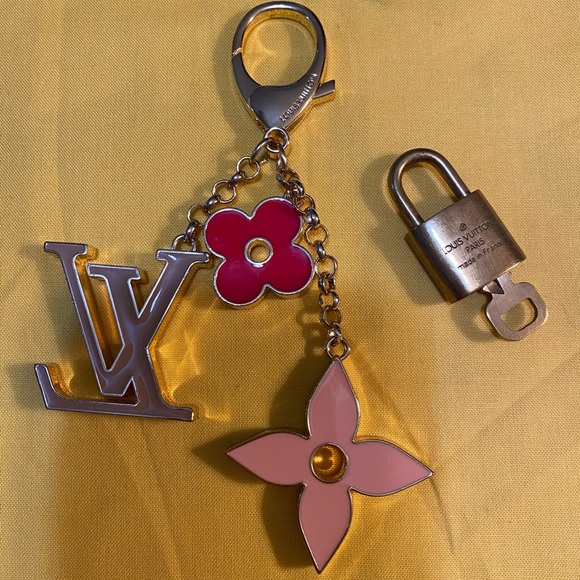 Louis Vuitton Lock and Key Authentic with key chain - Picture 4 of 5
